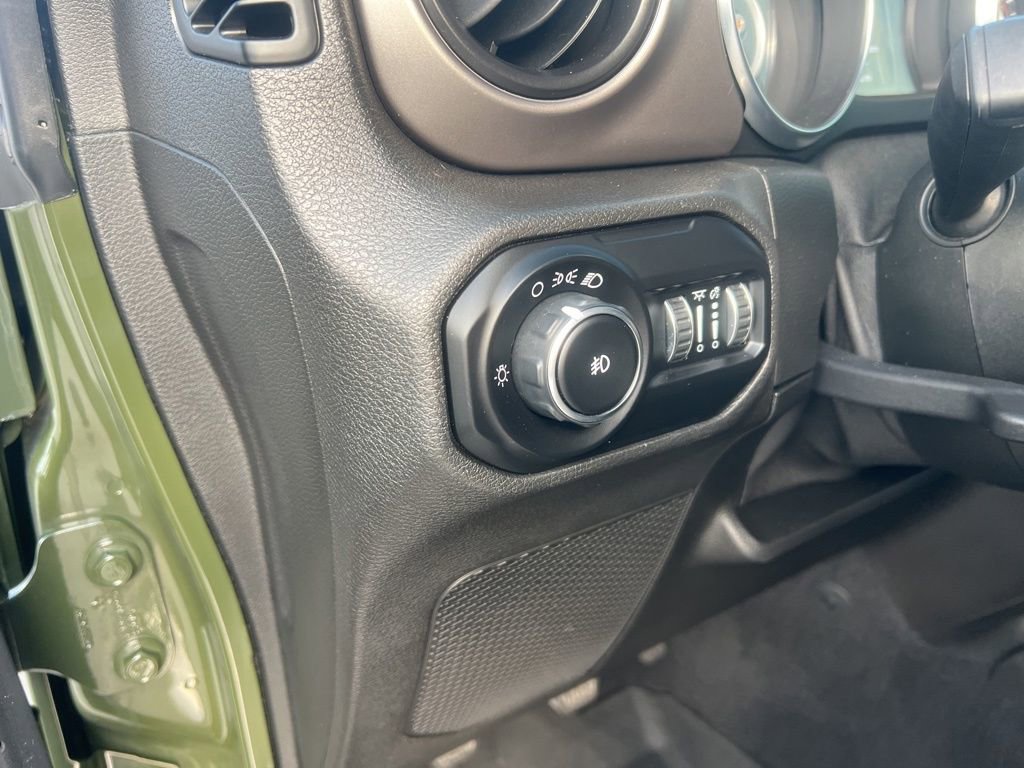 Certified 2020 Jeep Wrangler Sport AWD/4WD image 29