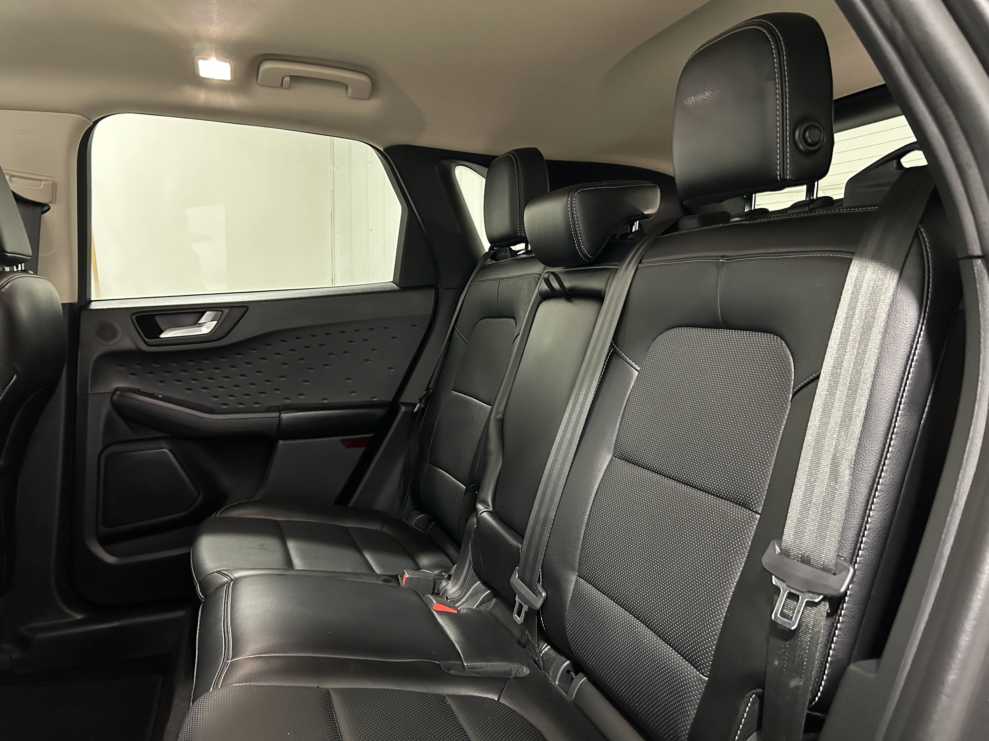 Used 2020 Ford Escape Titanium AWD/4WD image 28