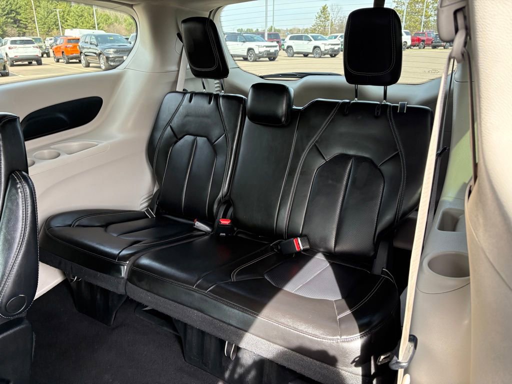 Certified 2023 Chrysler Pacifica Touring-L FWD image 15