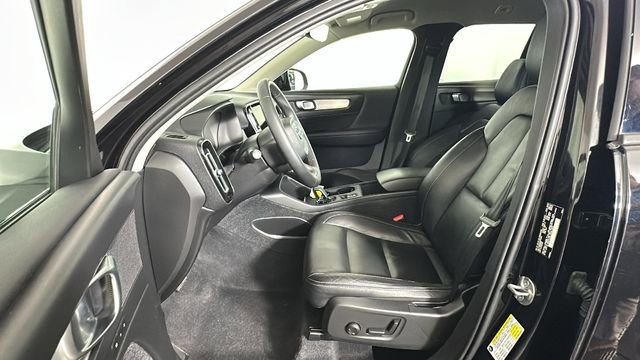 Used 2022 Volvo XC40 T5 Momentum AWD/4WD image 11