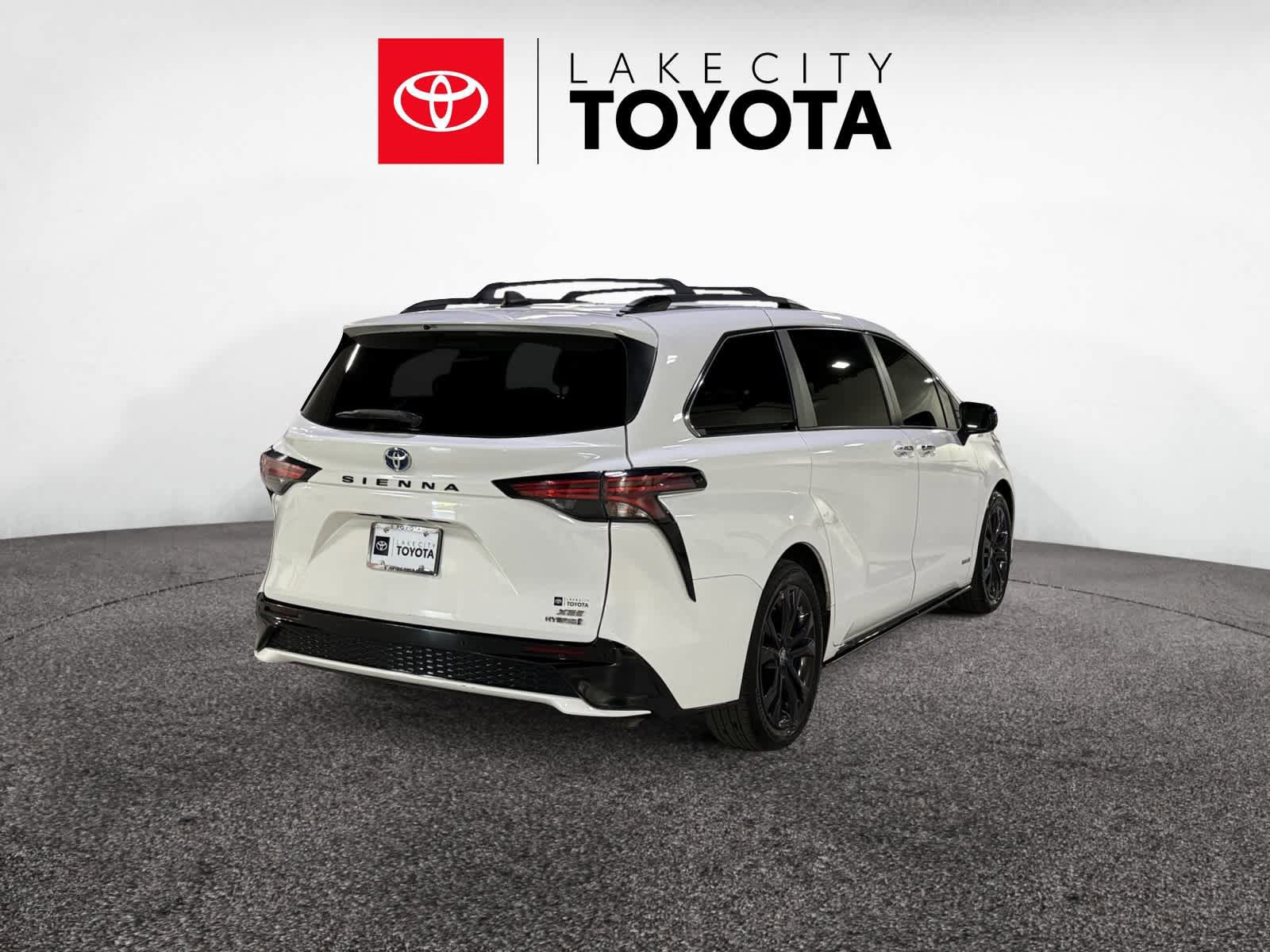 Used 2021 Toyota Sienna XSE w/ XSE Plus Package image 8