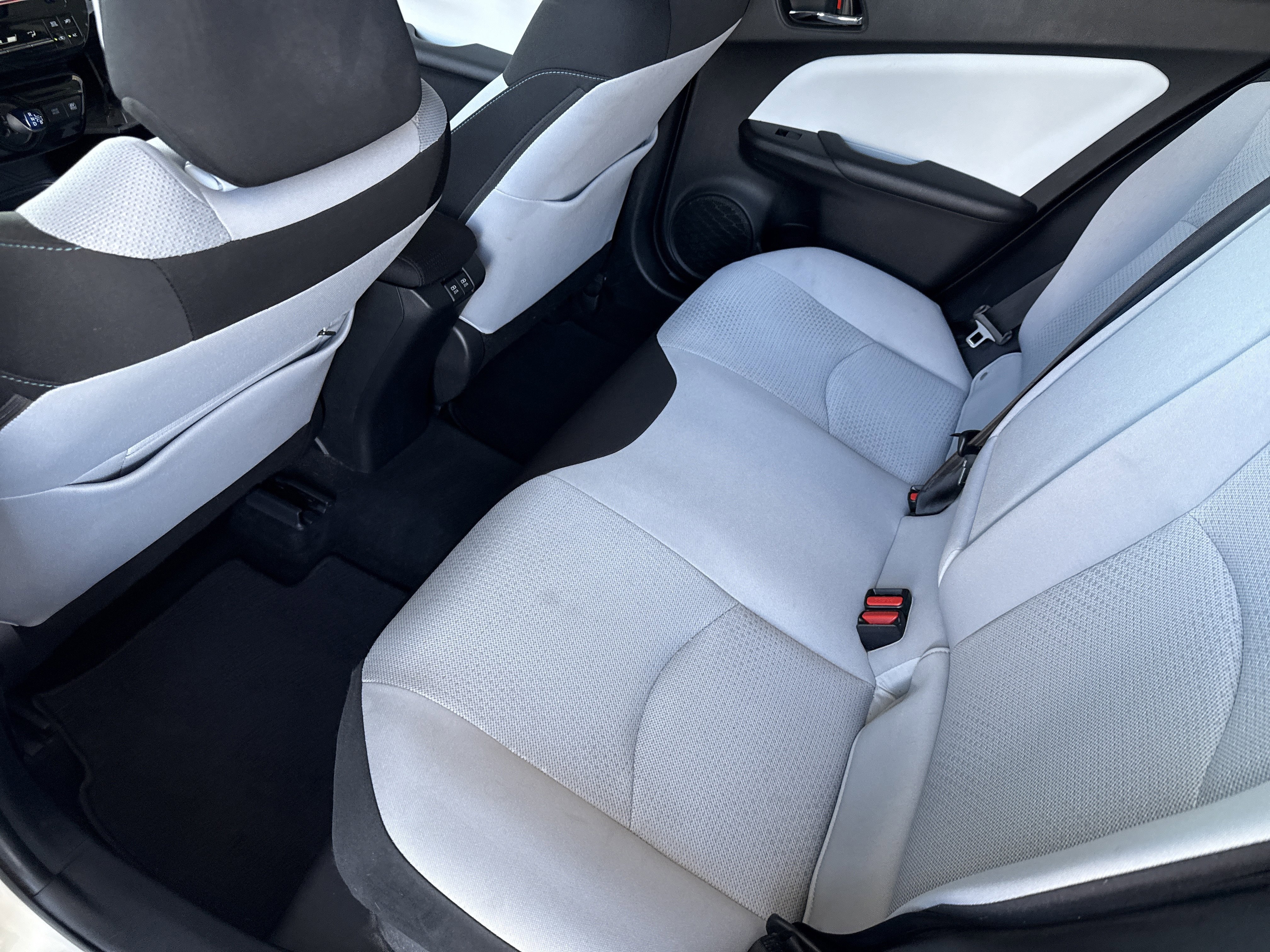 Used 2020 Toyota Prius LE w/ Carpet Mat Package AWD/4WD image 11