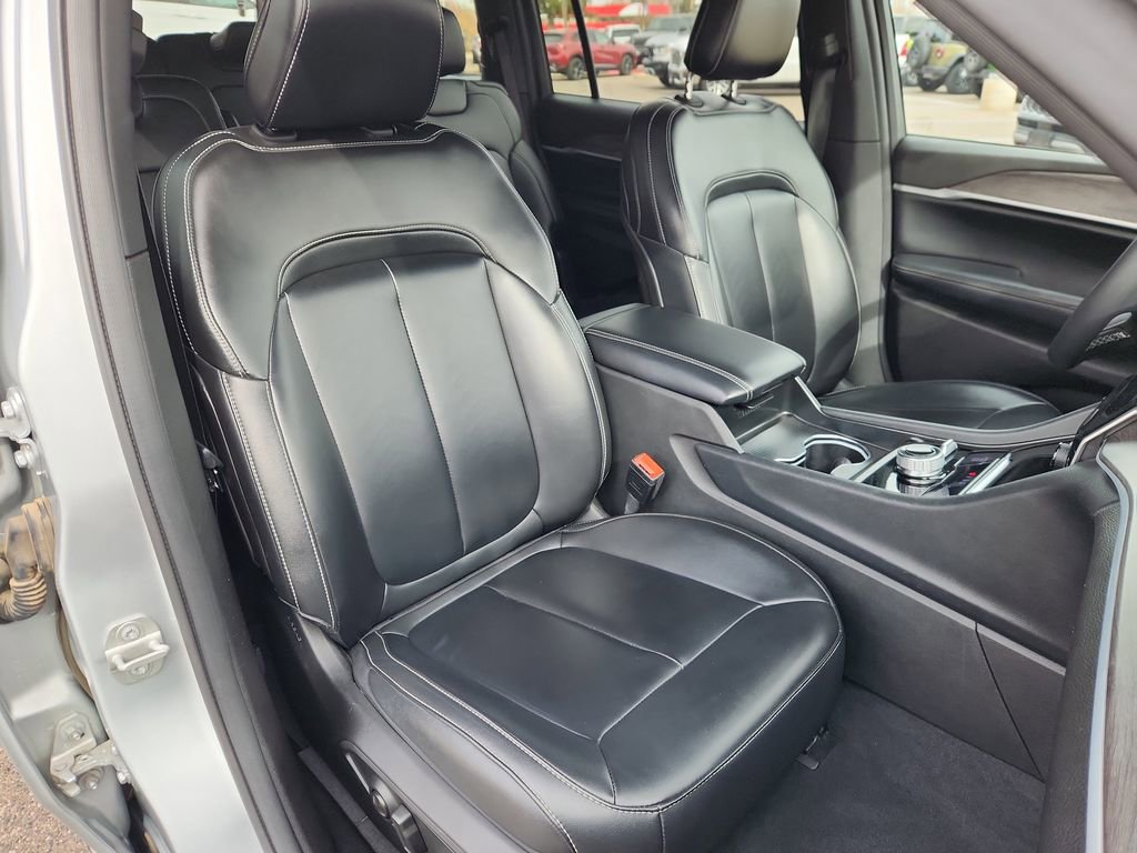 Used 2024 Jeep Grand Cherokee L Limited image 15