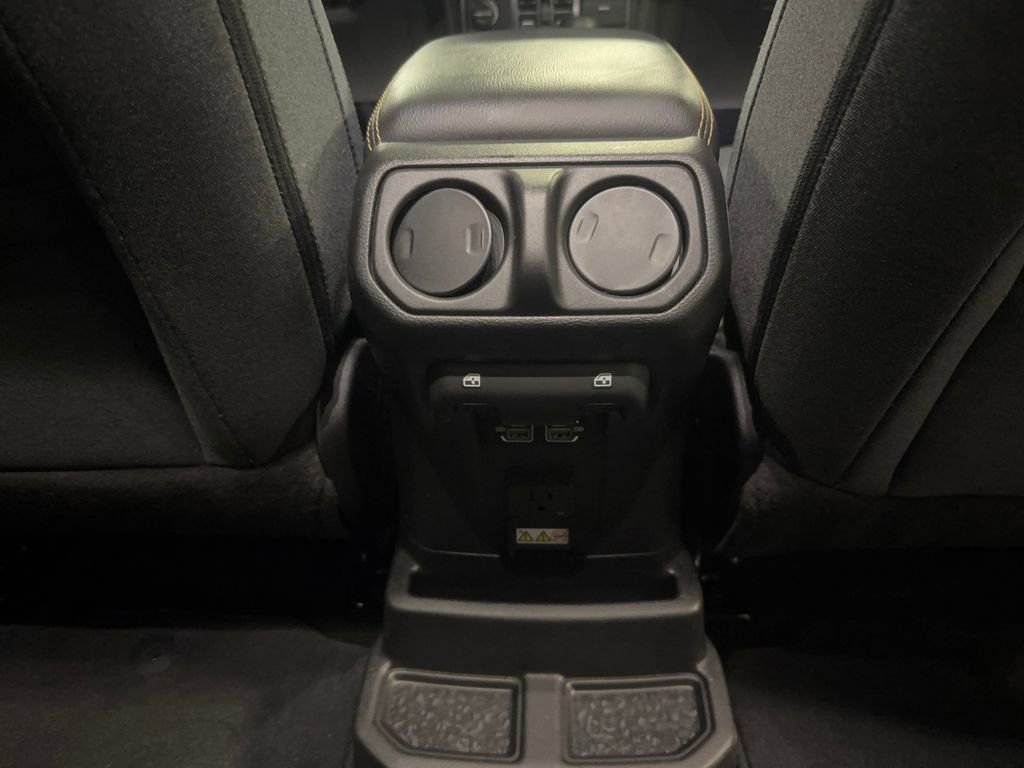 Used 2025 Jeep Wrangler Unlimited Sahara image 11