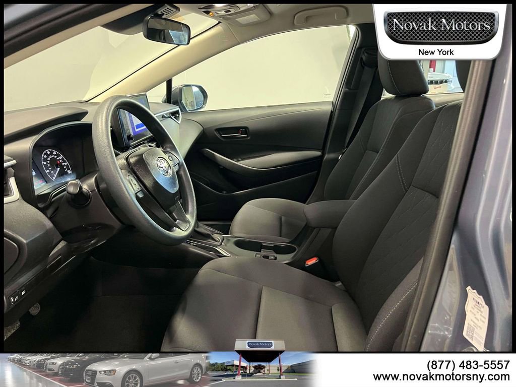 Used 2025 Toyota Corolla LE FWD image 17
