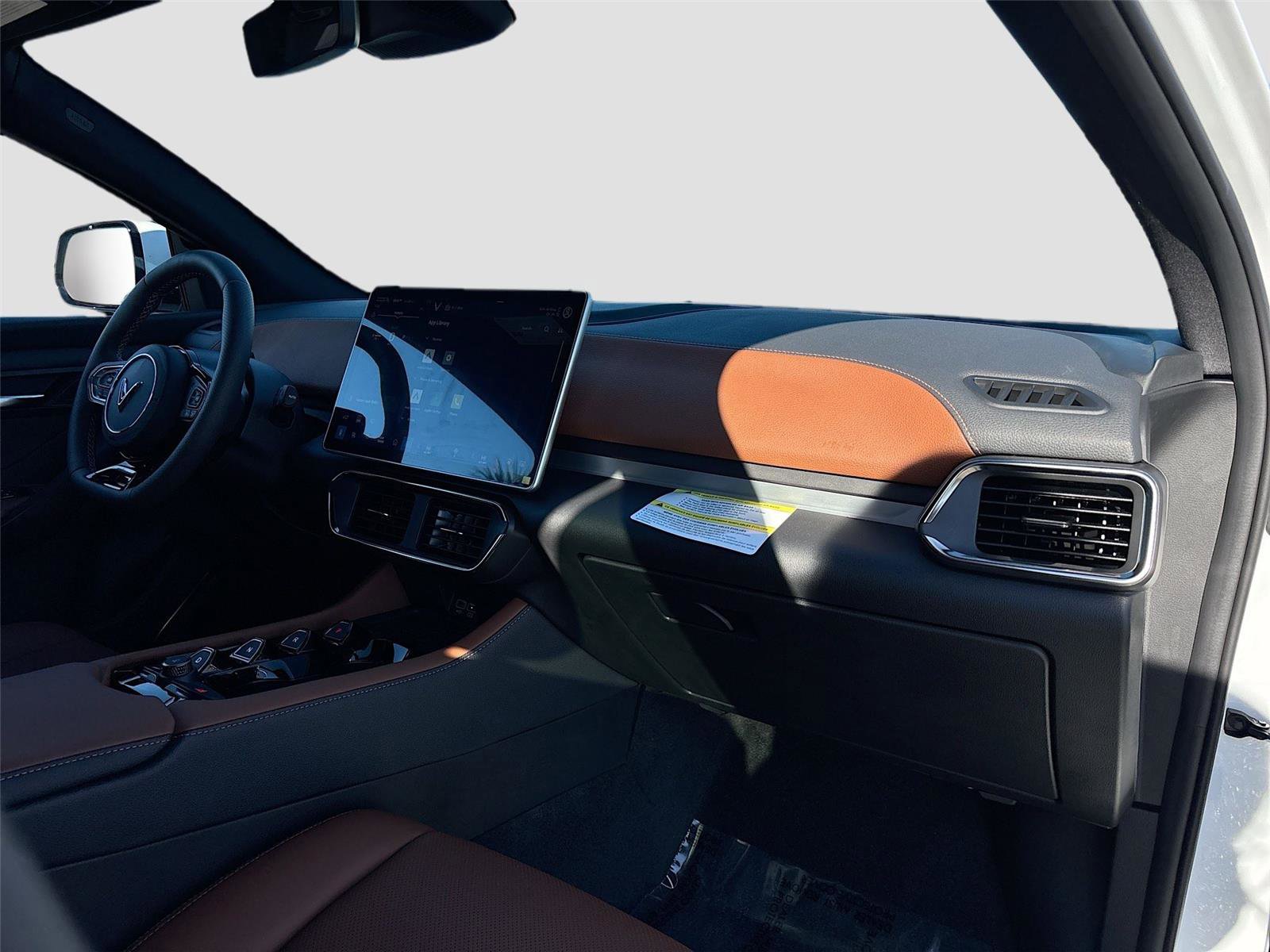 New 2025 VinFast VF 8 Plus image 28