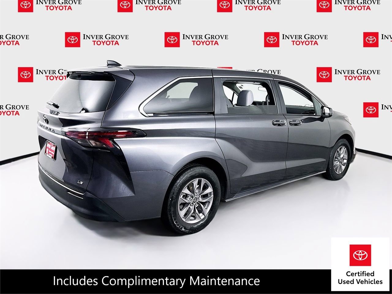 Certified 2025 Toyota Sienna LE image 5