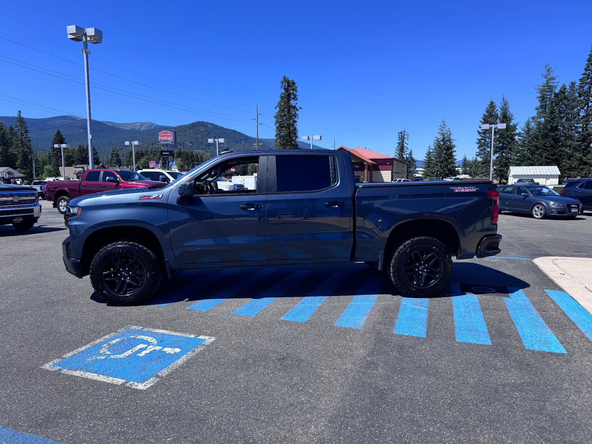 Used 2020 Chevrolet Silverado 1500 LT Trail Boss AWD/4WD image 4