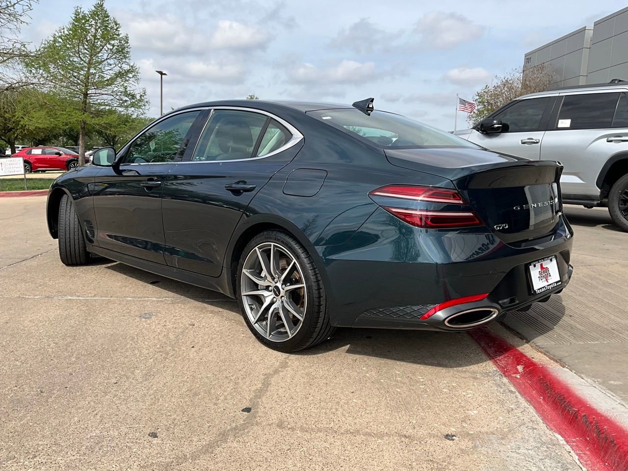 Used 2025 Genesis G70 2.5T image 8