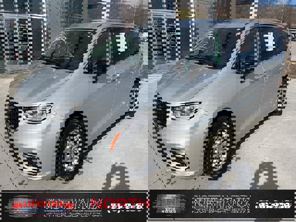 Used 2024 Chrysler Pacifica Touring-L image 1