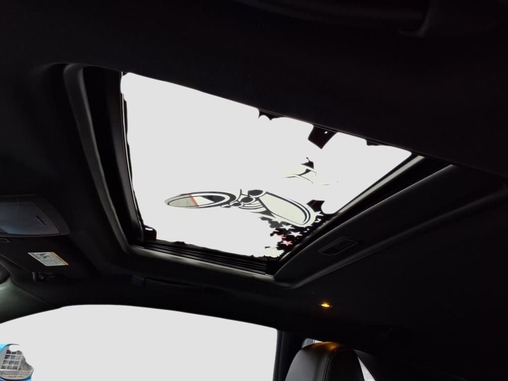 Used 2016 Dodge Challenger R/T Scat Pack w/ Leather Interior Group image 11