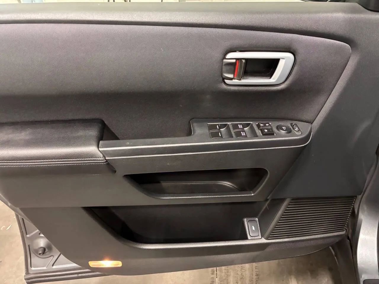 Used 2010 Honda Pilot LX image 12