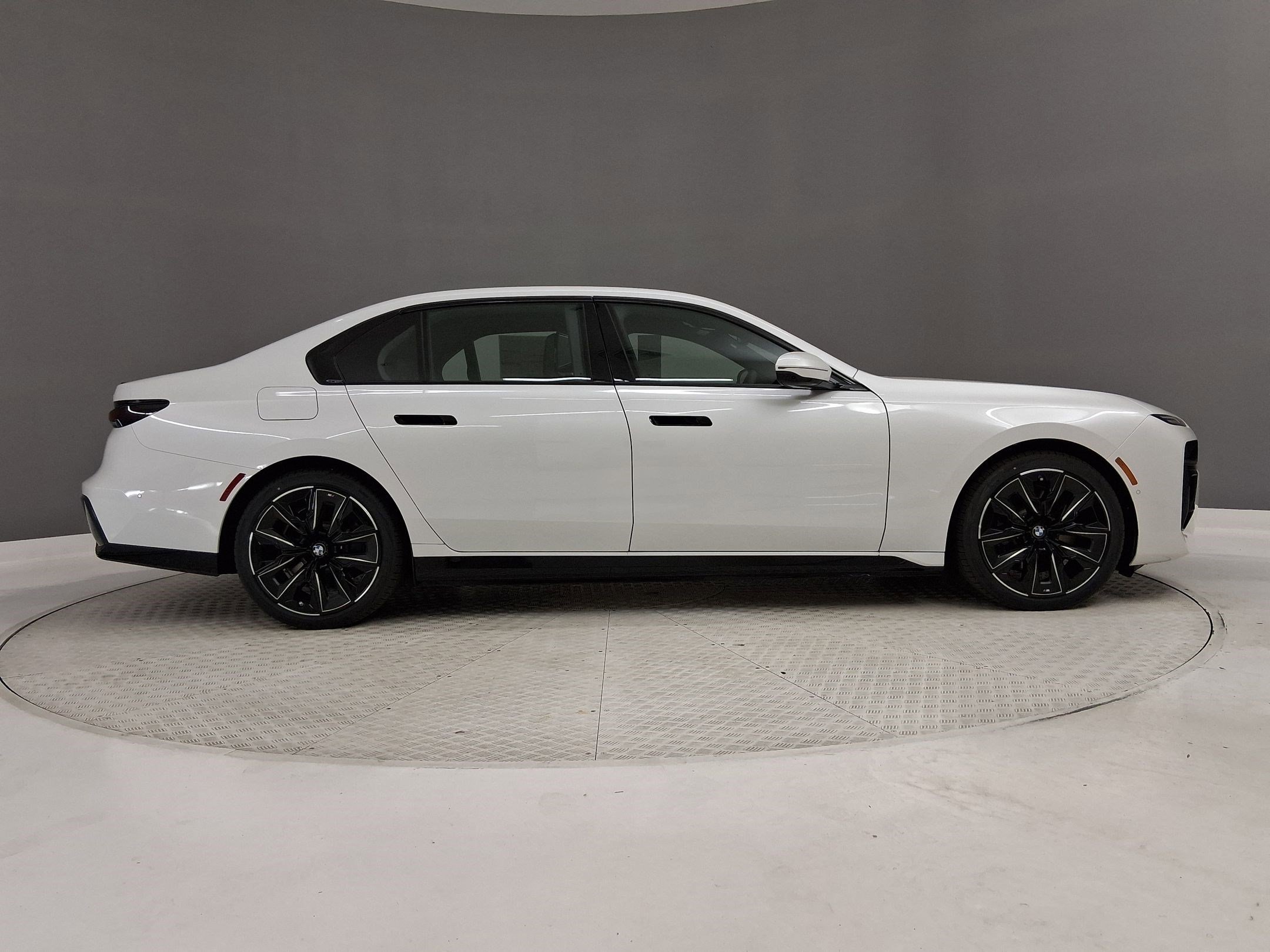 New 2026 BMW 750e xDrive w/ Premium Package AWD/4WD image 6