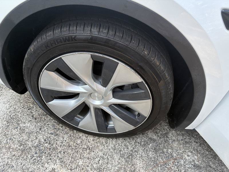 Used 2022 Tesla Model Y Long Range AWD/4WD image 29