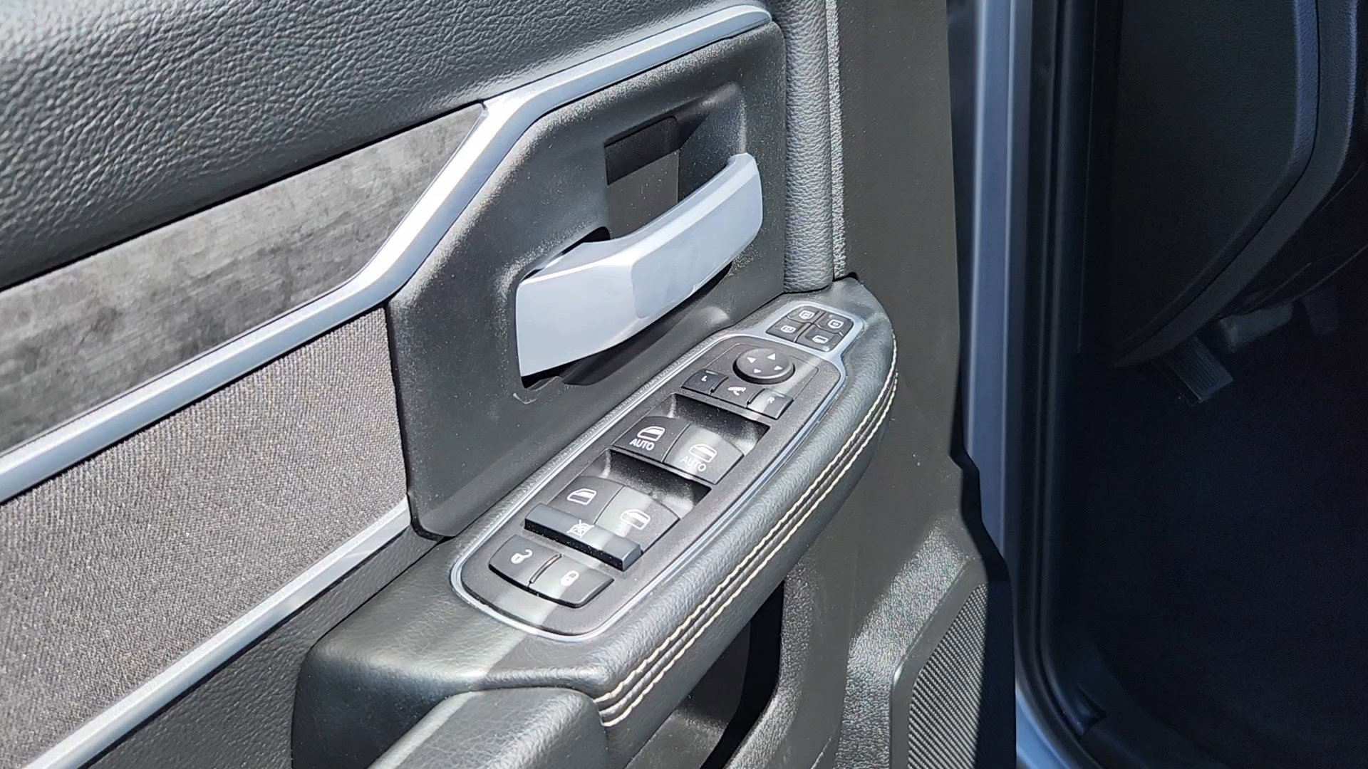 Used 2024 RAM 2500 Big Horn w/ Bed Utility Group image 7