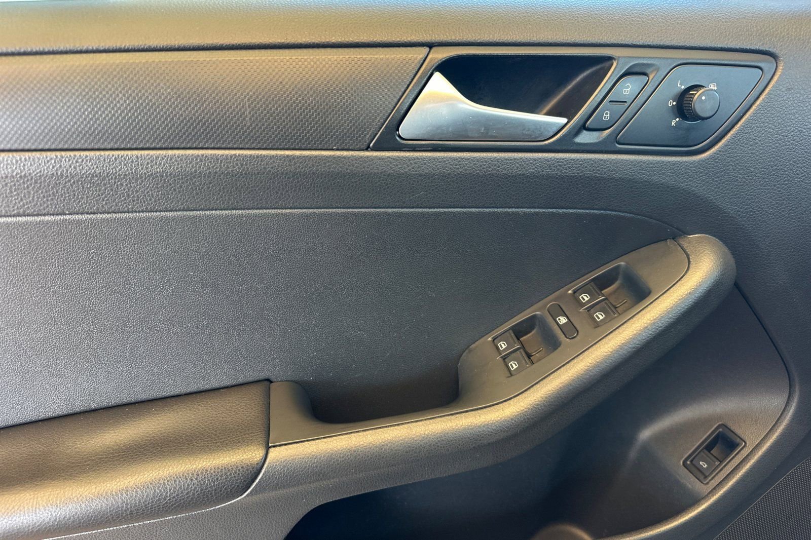 Used 2014 Volkswagen Jetta S image 12