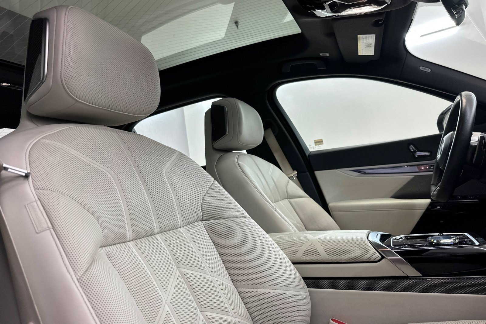 Certified 2023 BMW 740i RWD image 26