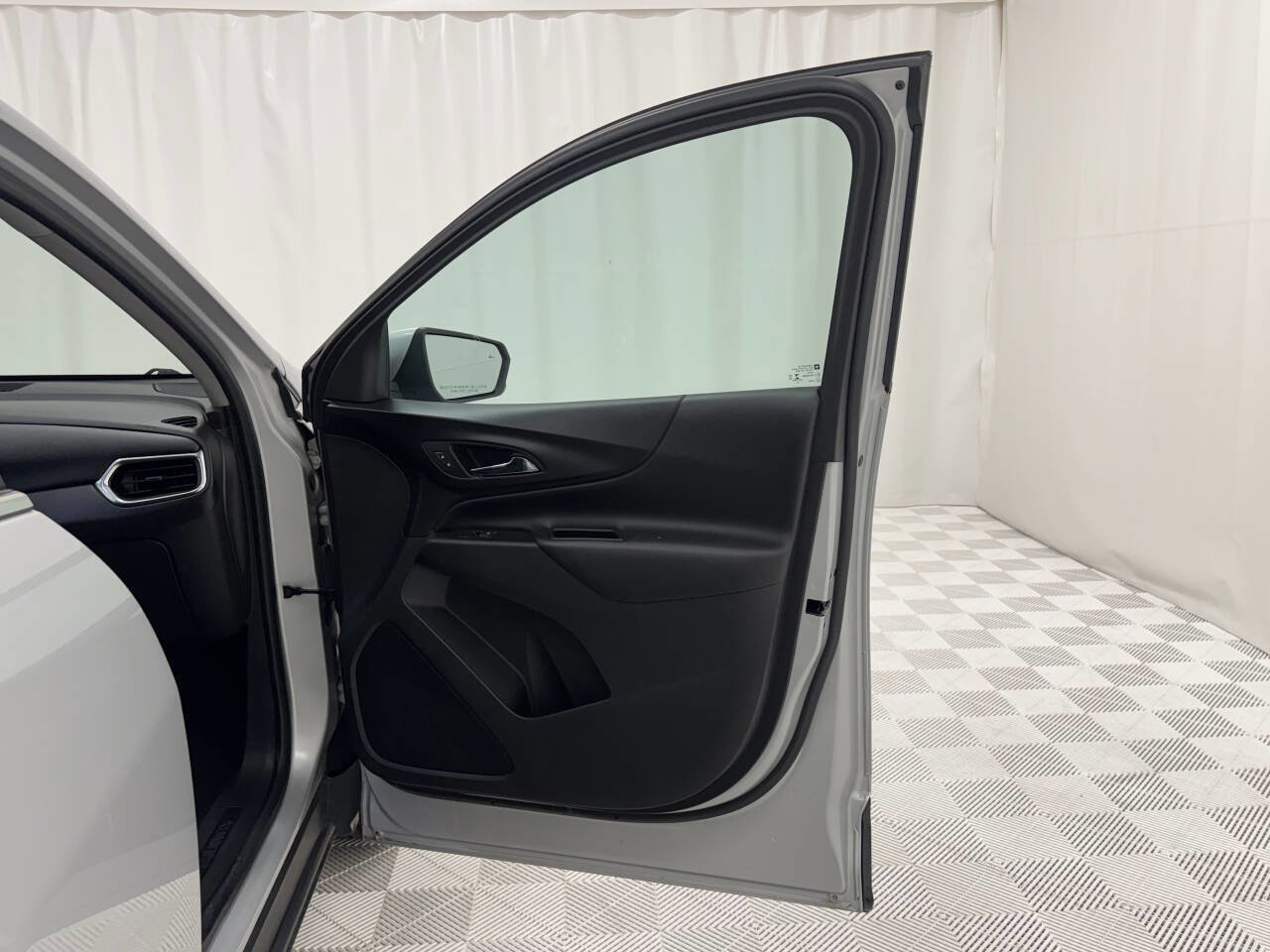 Used 2022 Chevrolet Equinox LT w/ Driver Convenience Package image 19