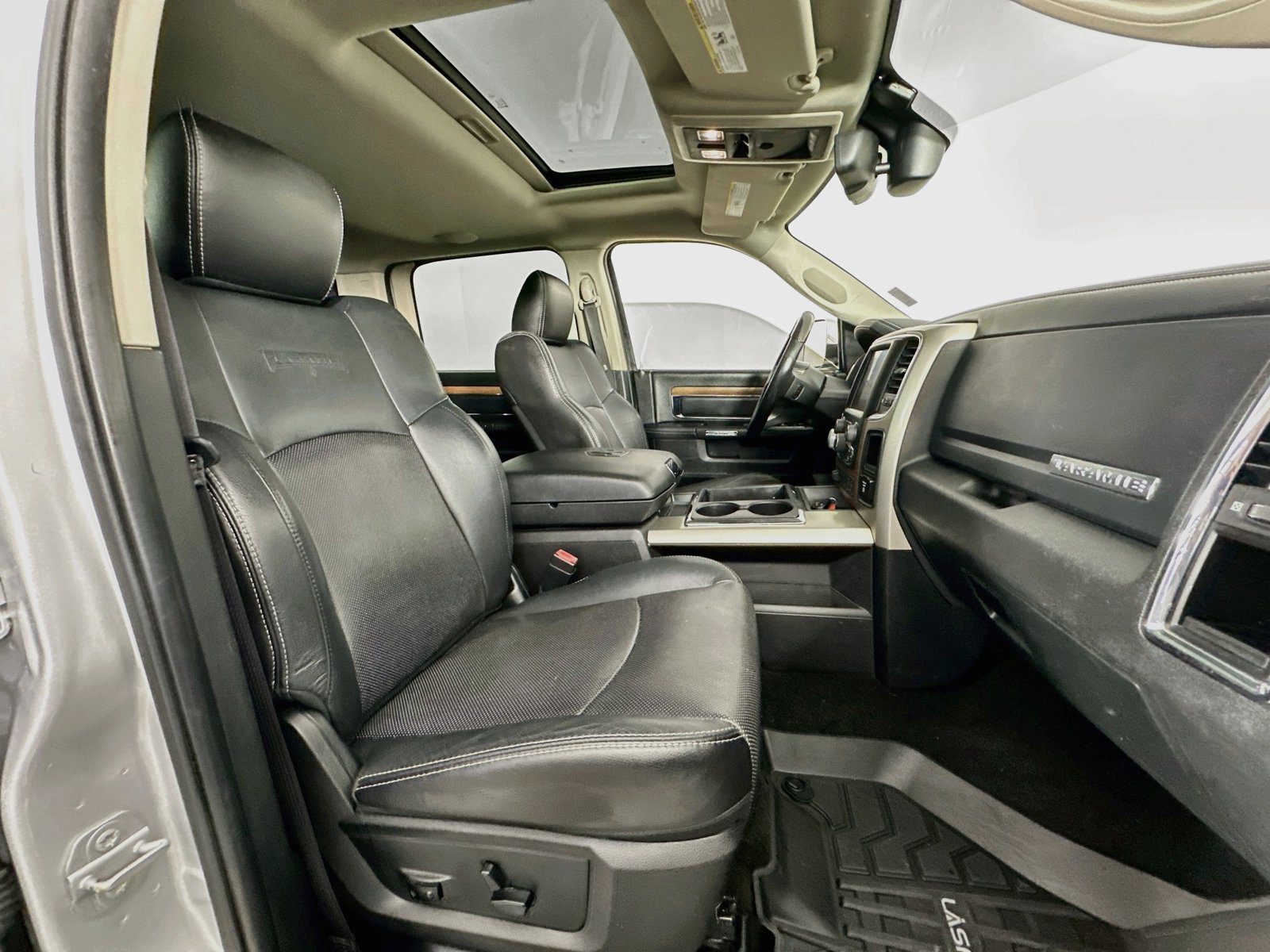 Used 2015 RAM 1500 Laramie w/ Convenience Group AWD/4WD image 31
