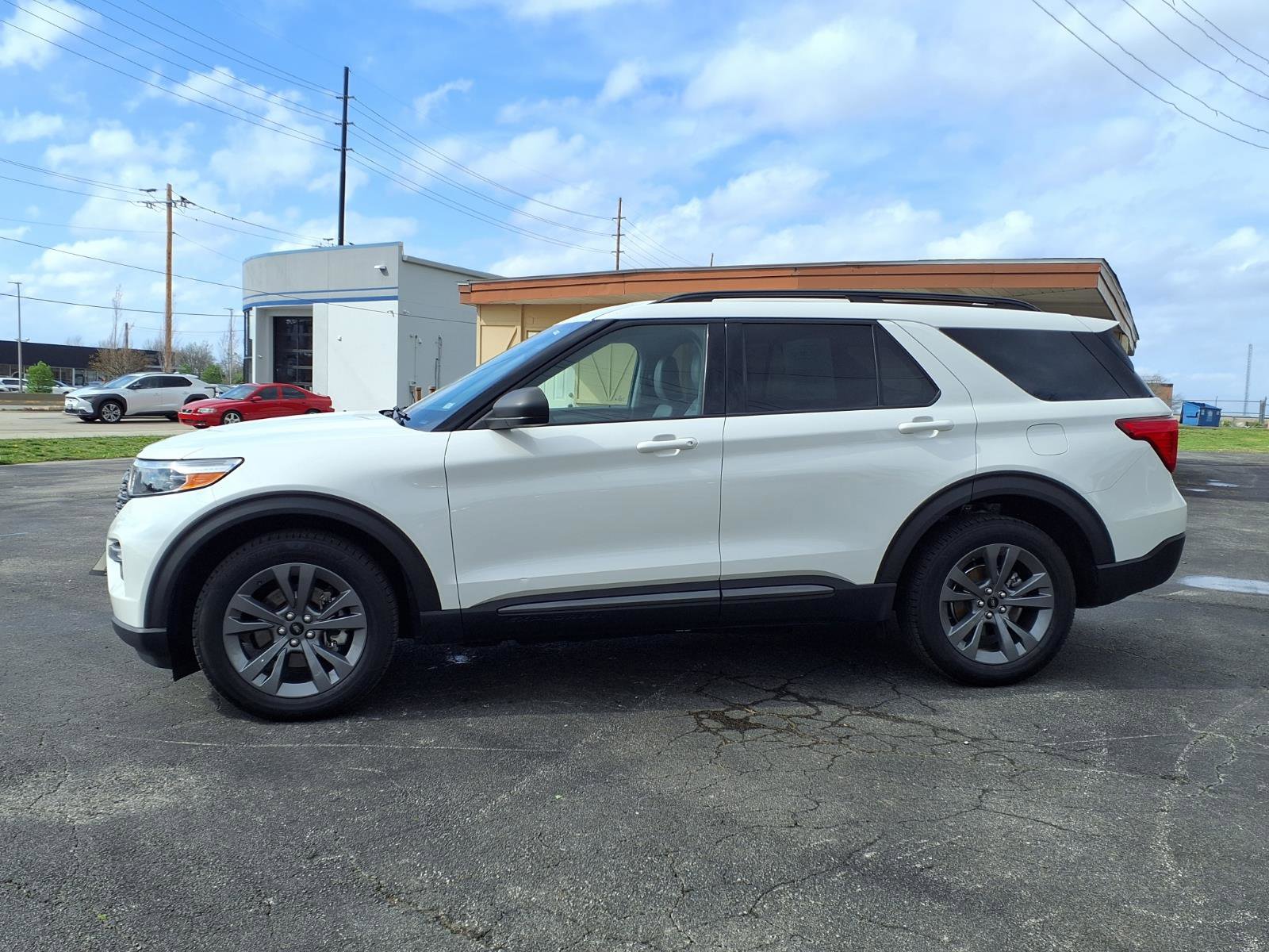 Used 2021 Ford Explorer XLT w/ Equipment Group 202A AWD/4WD image 23