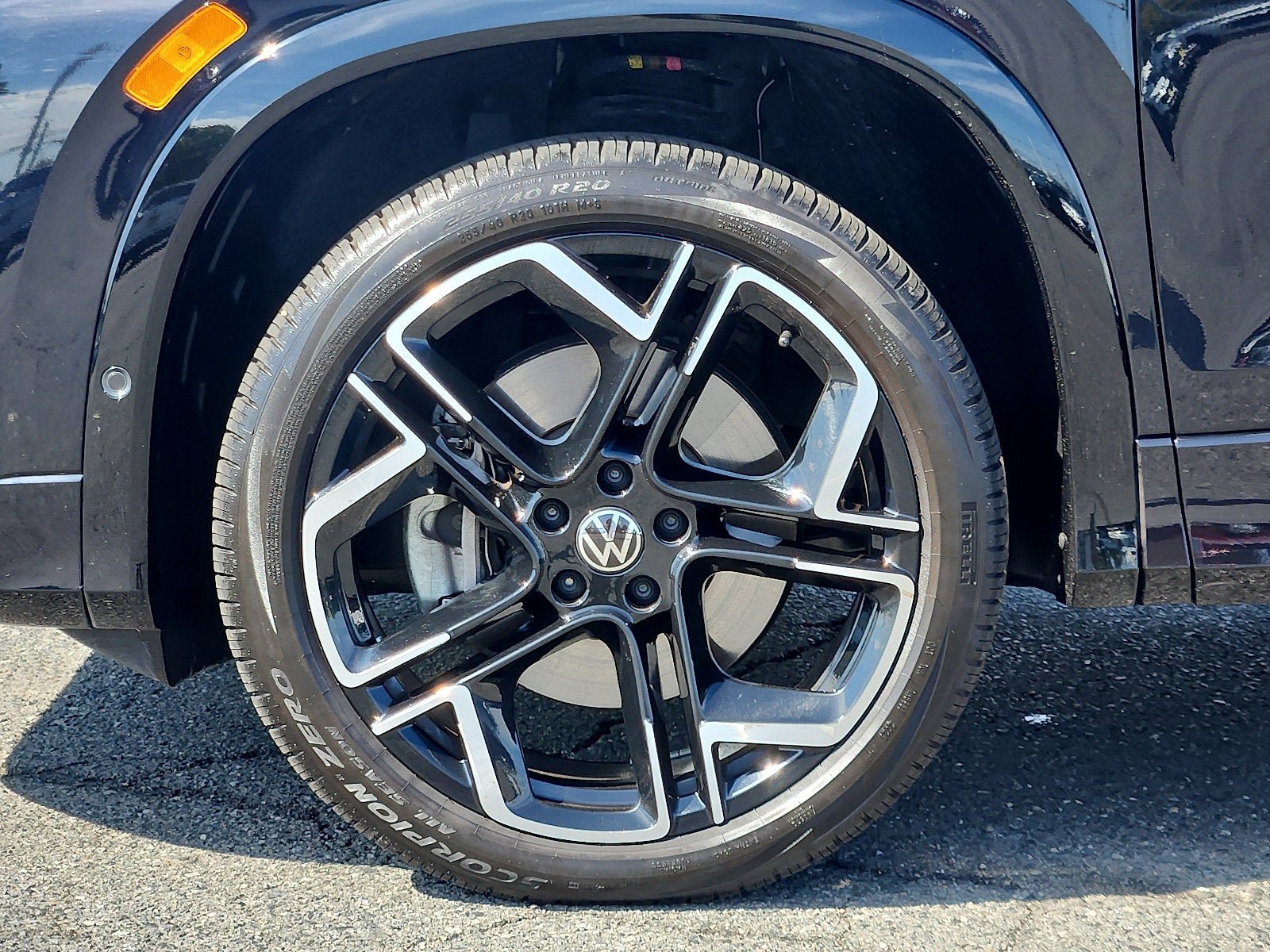 Certified 2025 Volkswagen Tiguan SEL R-Line AWD/4WD image 8