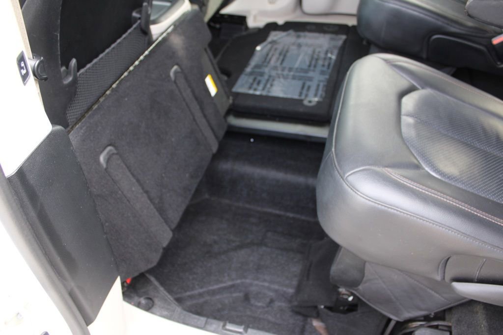 Used 2019 Chrysler Pacifica Touring-L image 27