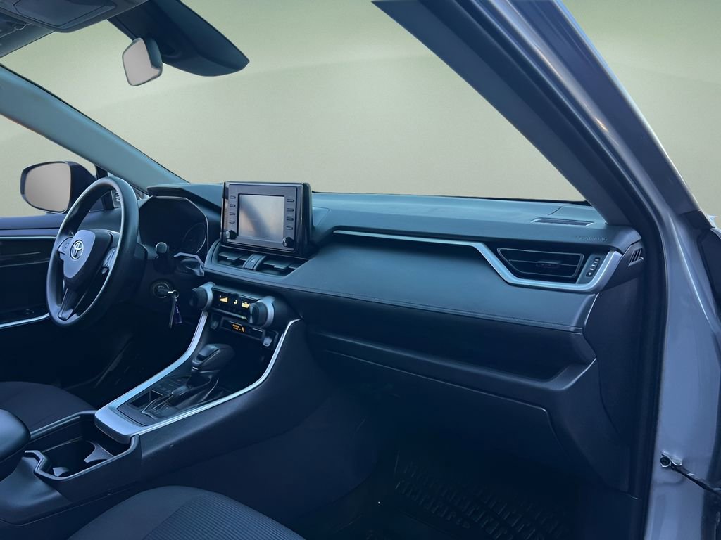 Used 2019 Toyota RAV4 LE image 15