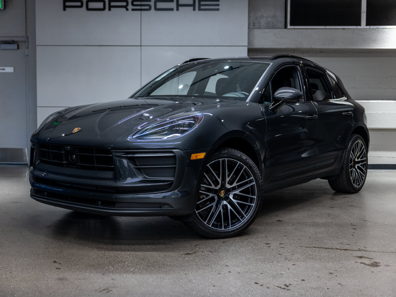Certified 2026 Porsche Macan AWD/4WD image 1