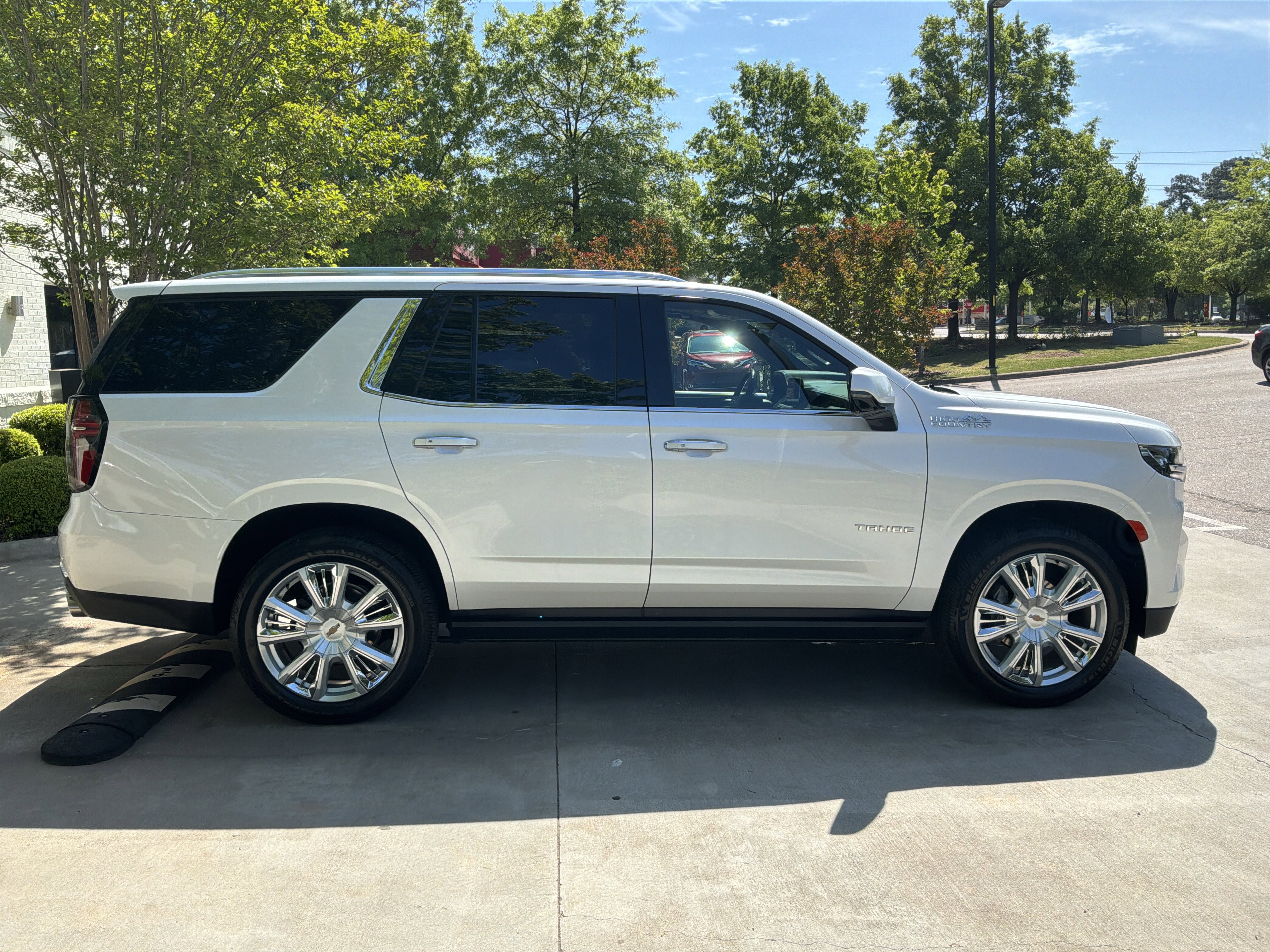 Used 2022 Chevrolet Tahoe High Country image 11