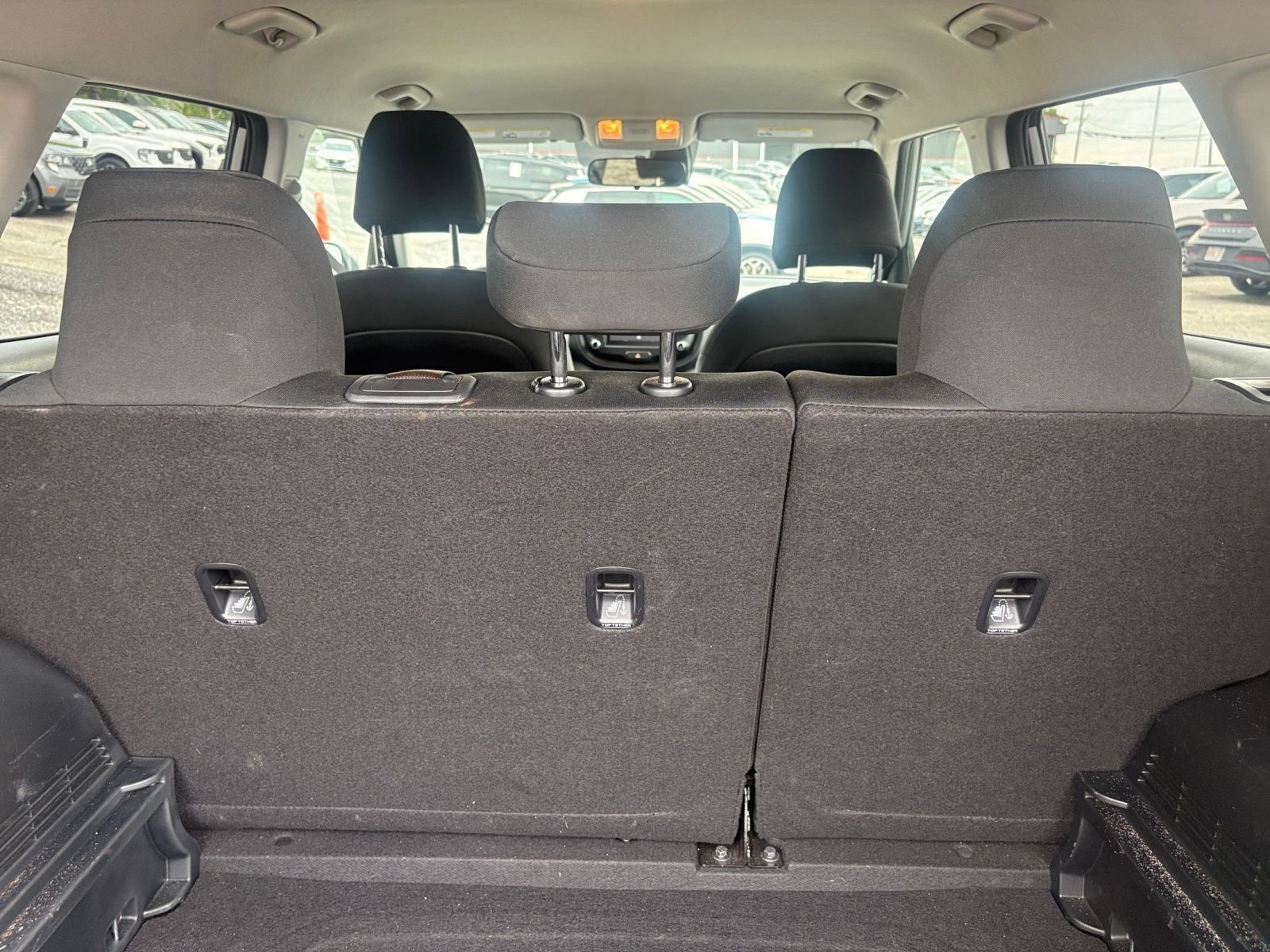 Used 2025 Kia Soul LX w/ LX Technology Package FWD image 25