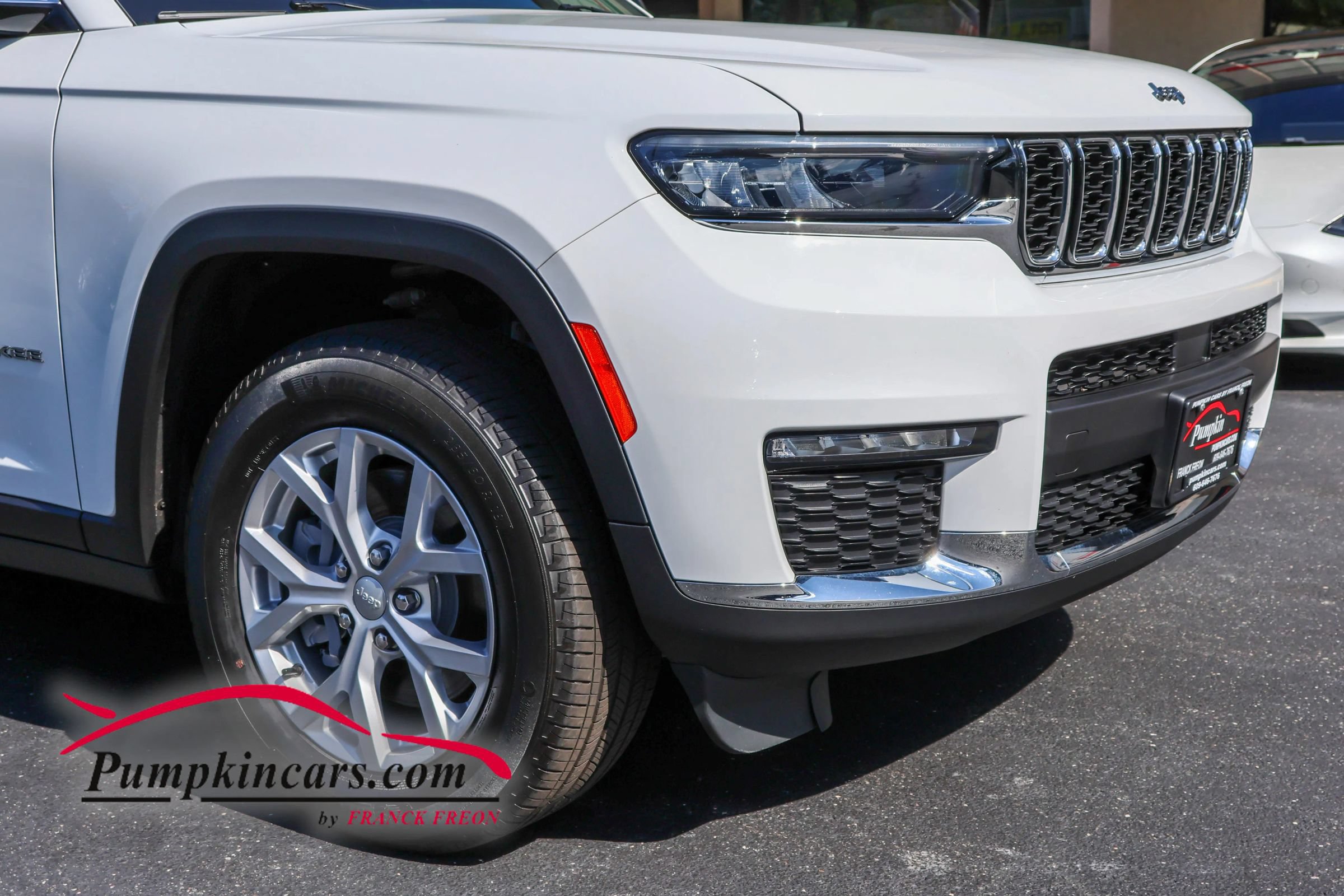Used 2023 Jeep Grand Cherokee L Limited AWD/4WD image 7