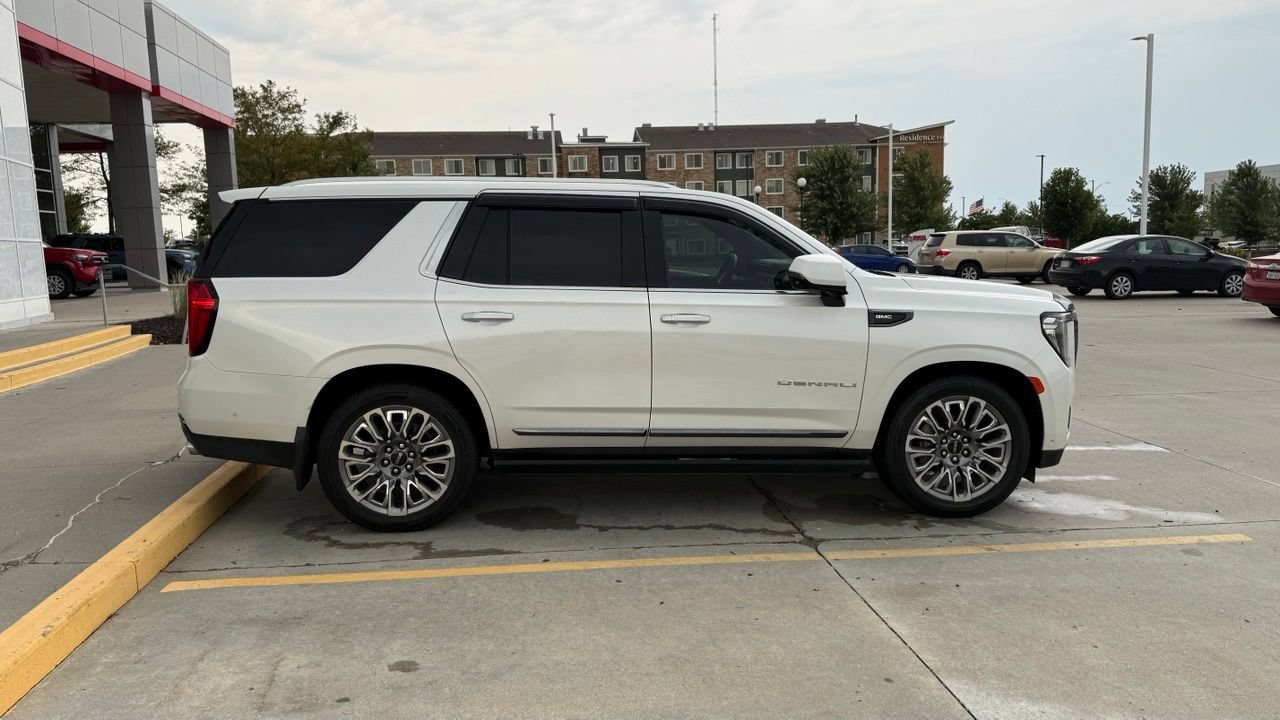 Used 2023 GMC Yukon Denali Ultimate AWD/4WD image 7