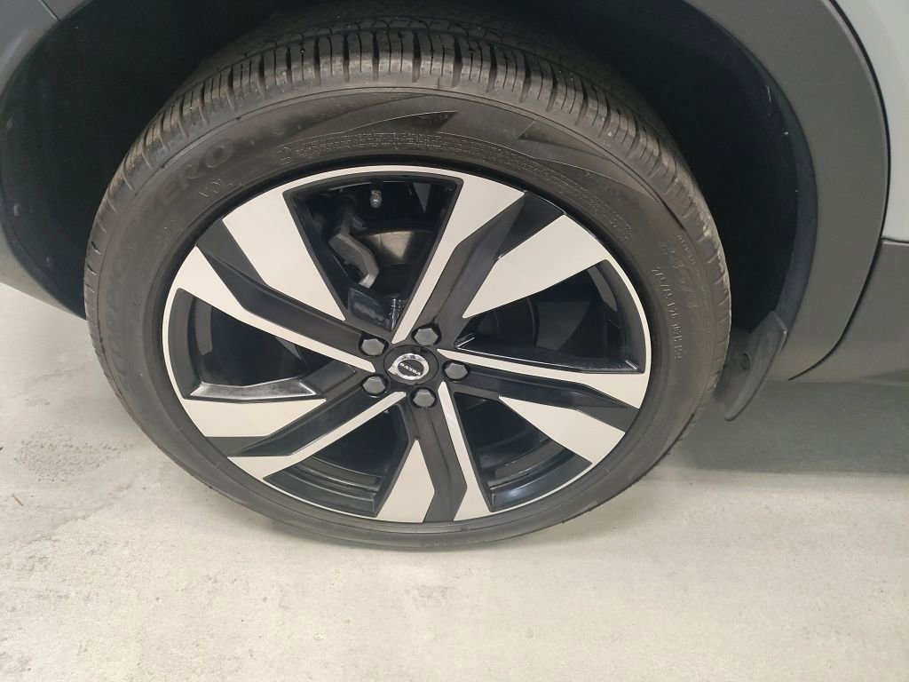 Used 2024 Volvo XC40 B5 Ultimate w/ Climate Package AWD/4WD image 3