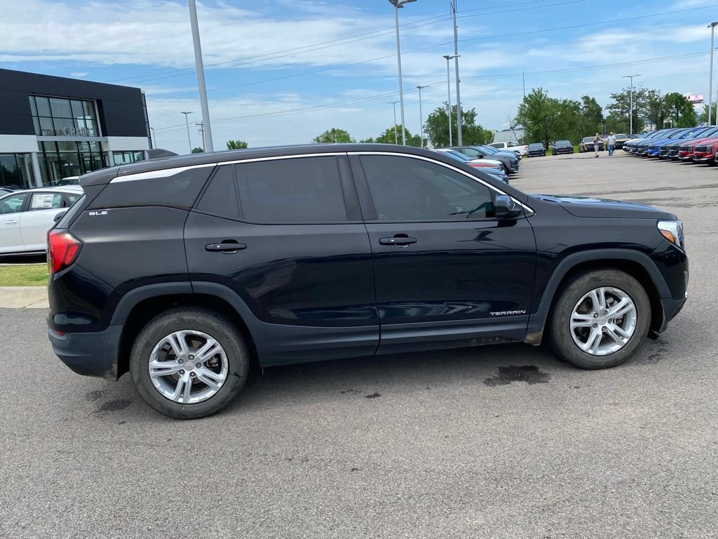 Used 2021 GMC Terrain SLE FWD image 9