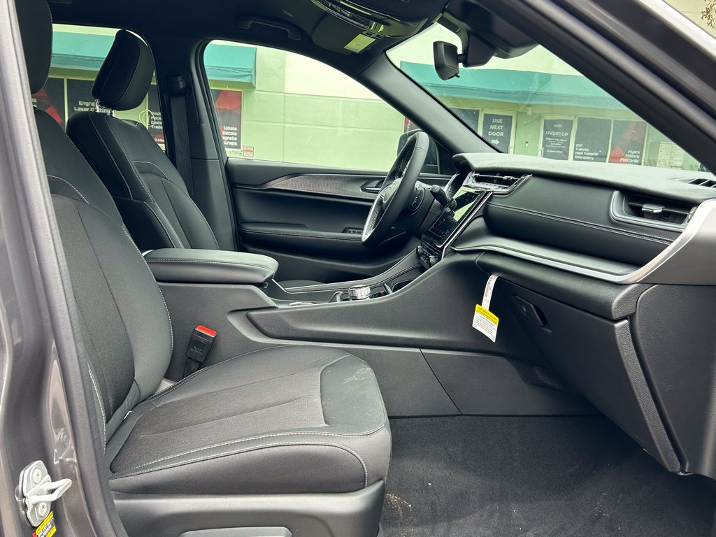 New 2024 Jeep Grand Cherokee Laredo AWD/4WD image 21