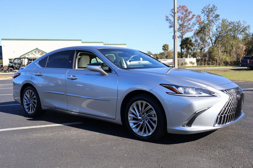 Used 2022 Lexus ES 300h w/ Luxury Package image 6