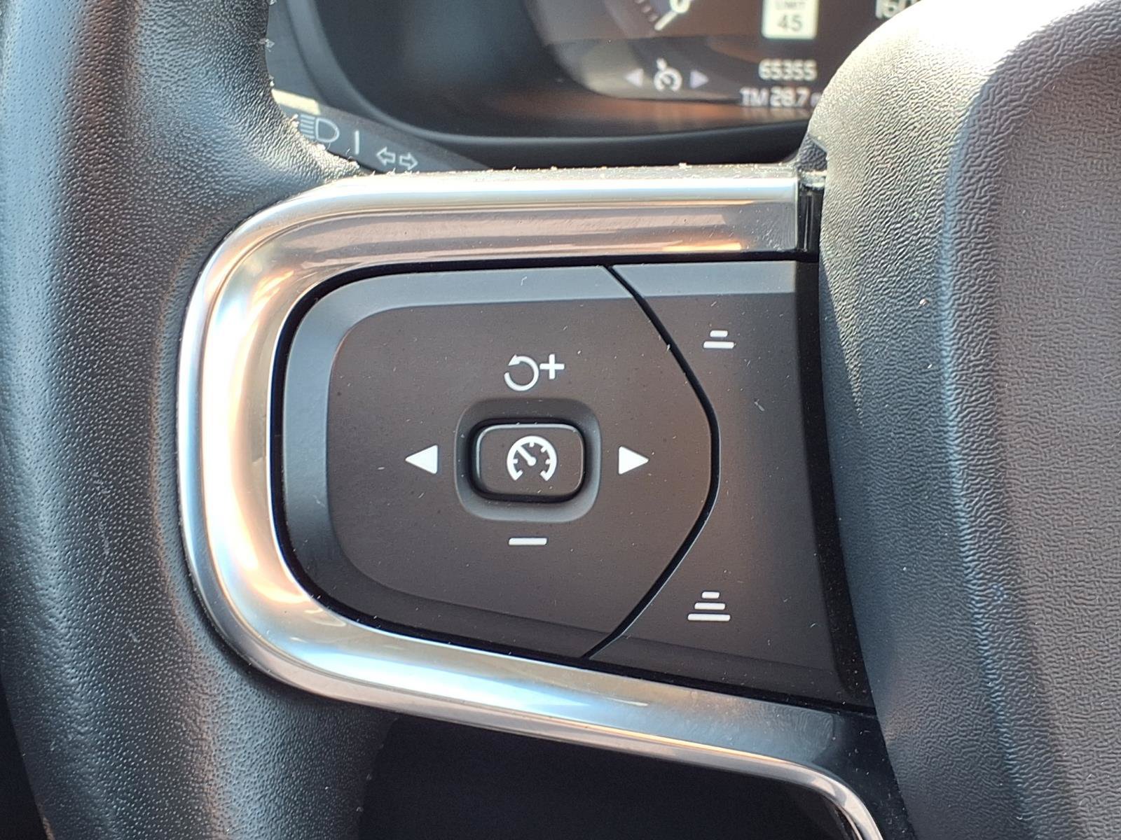 Used 2019 Volvo XC40 T5 Momentum AWD/4WD image 28