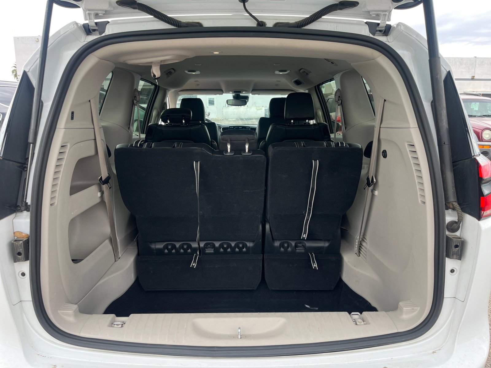 Certified 2023 Chrysler Pacifica Touring-L image 34