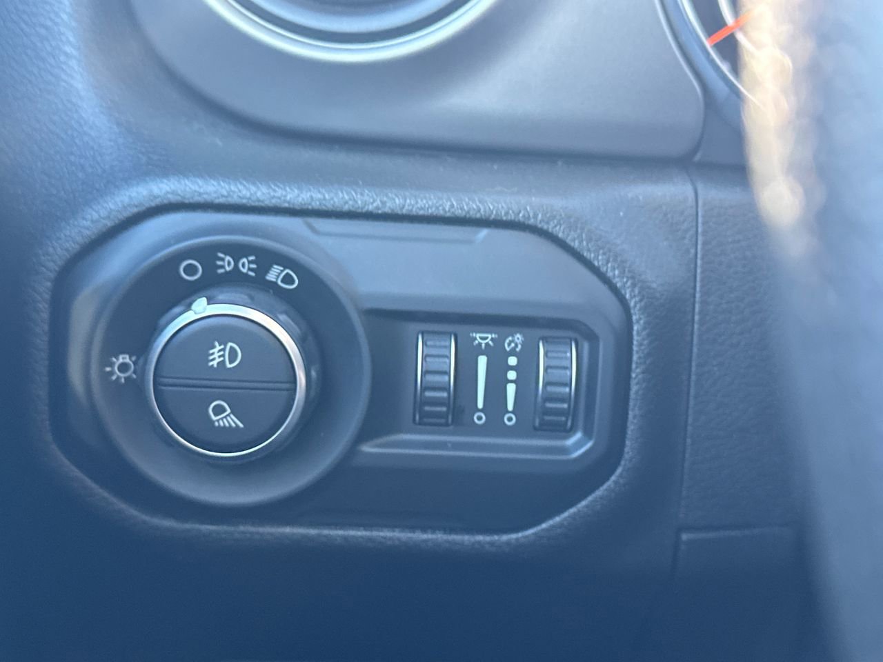 Used 2020 Jeep Gladiator Sport image 26