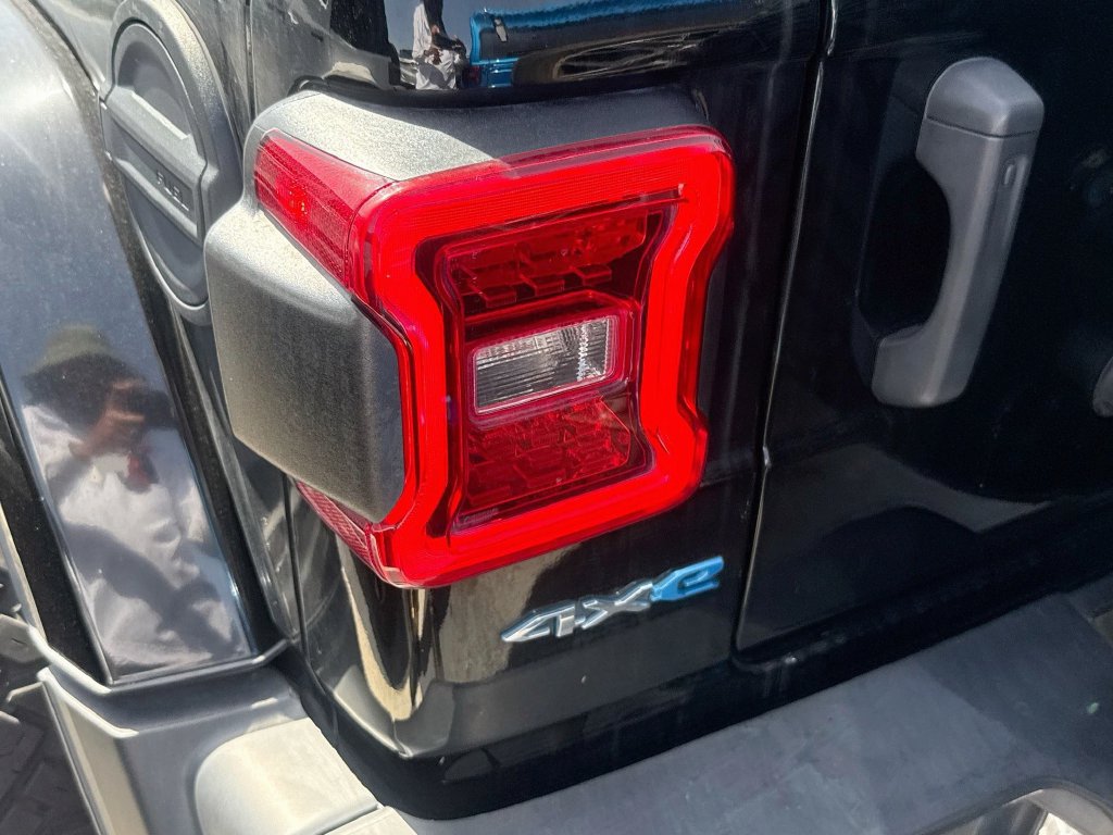 Certified 2022 Jeep Wrangler Unlimited Sahara AWD/4WD image 9