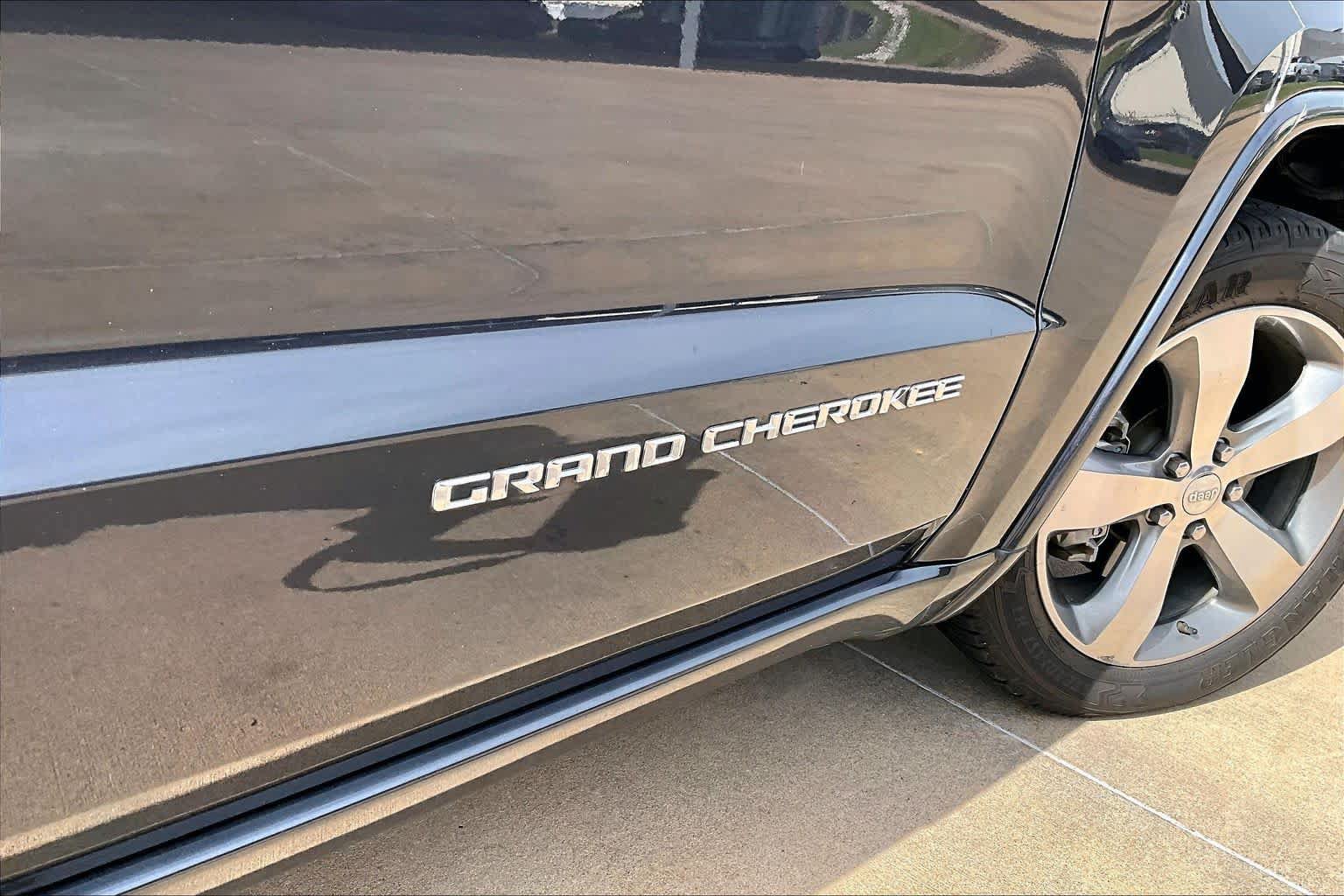 Used 2014 Jeep Grand Cherokee Overland w/ Advanced Technology Group AWD/4WD image 10