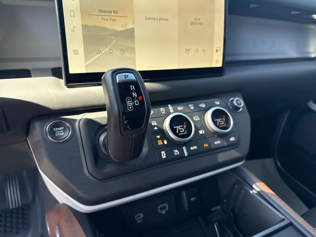 Used 2024 Land Rover Defender 110 SE image 15