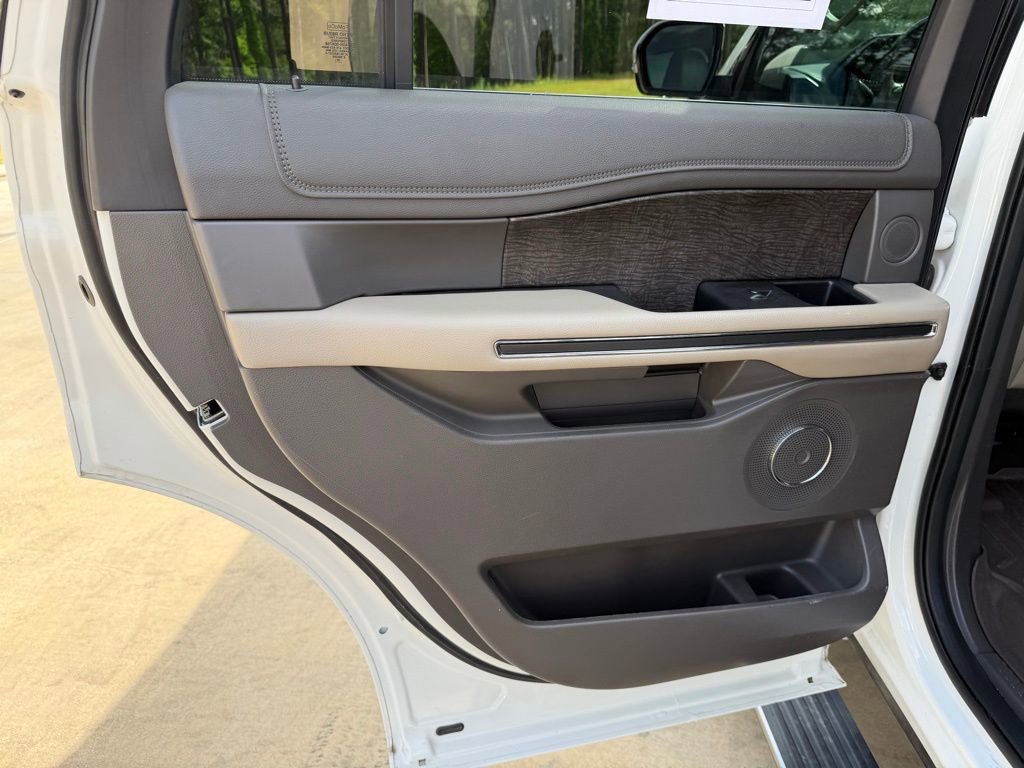 Used 2021 Ford Expedition Limited RWD image 15