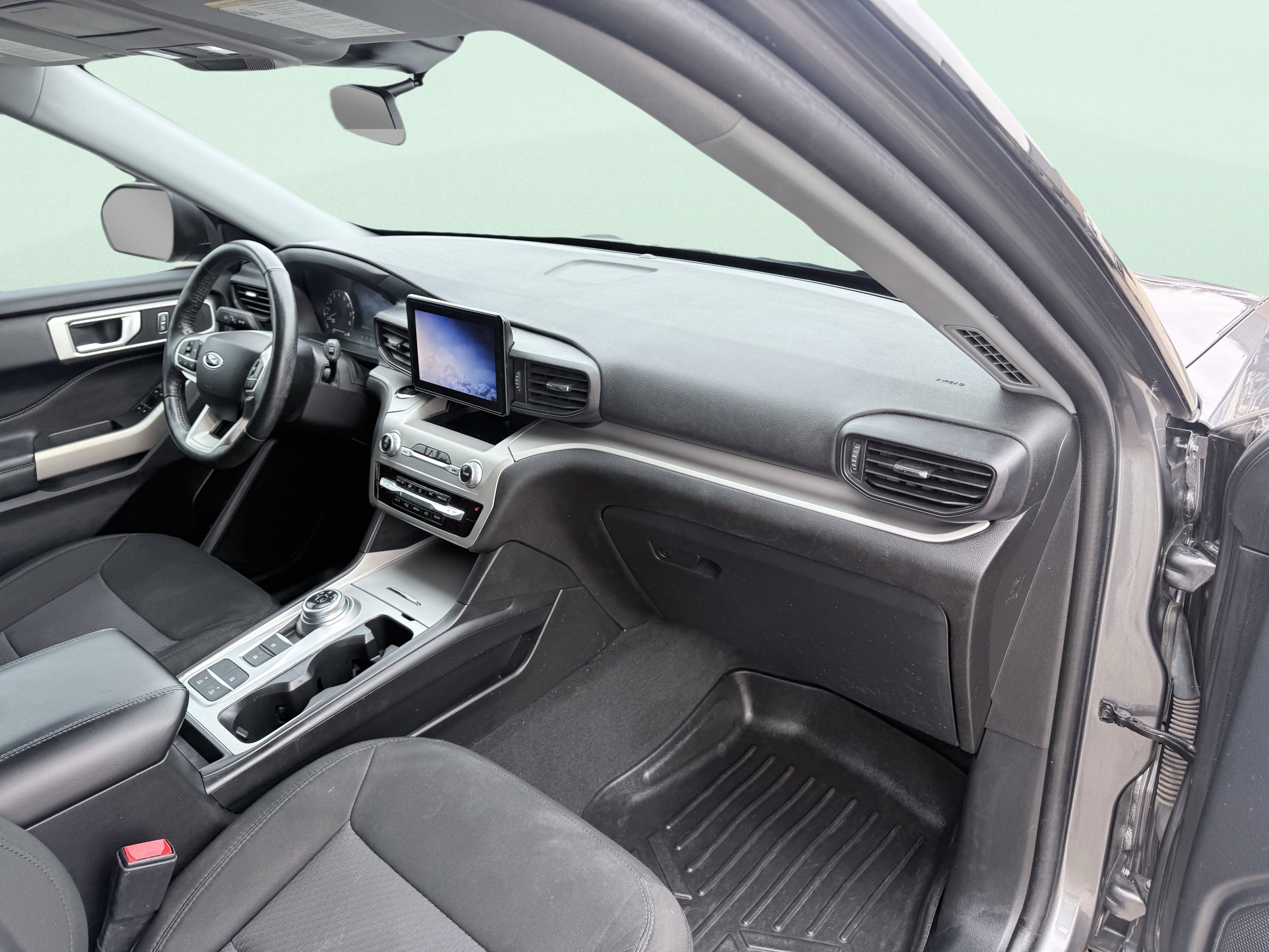 Used 2022 Ford Explorer XLT image 53