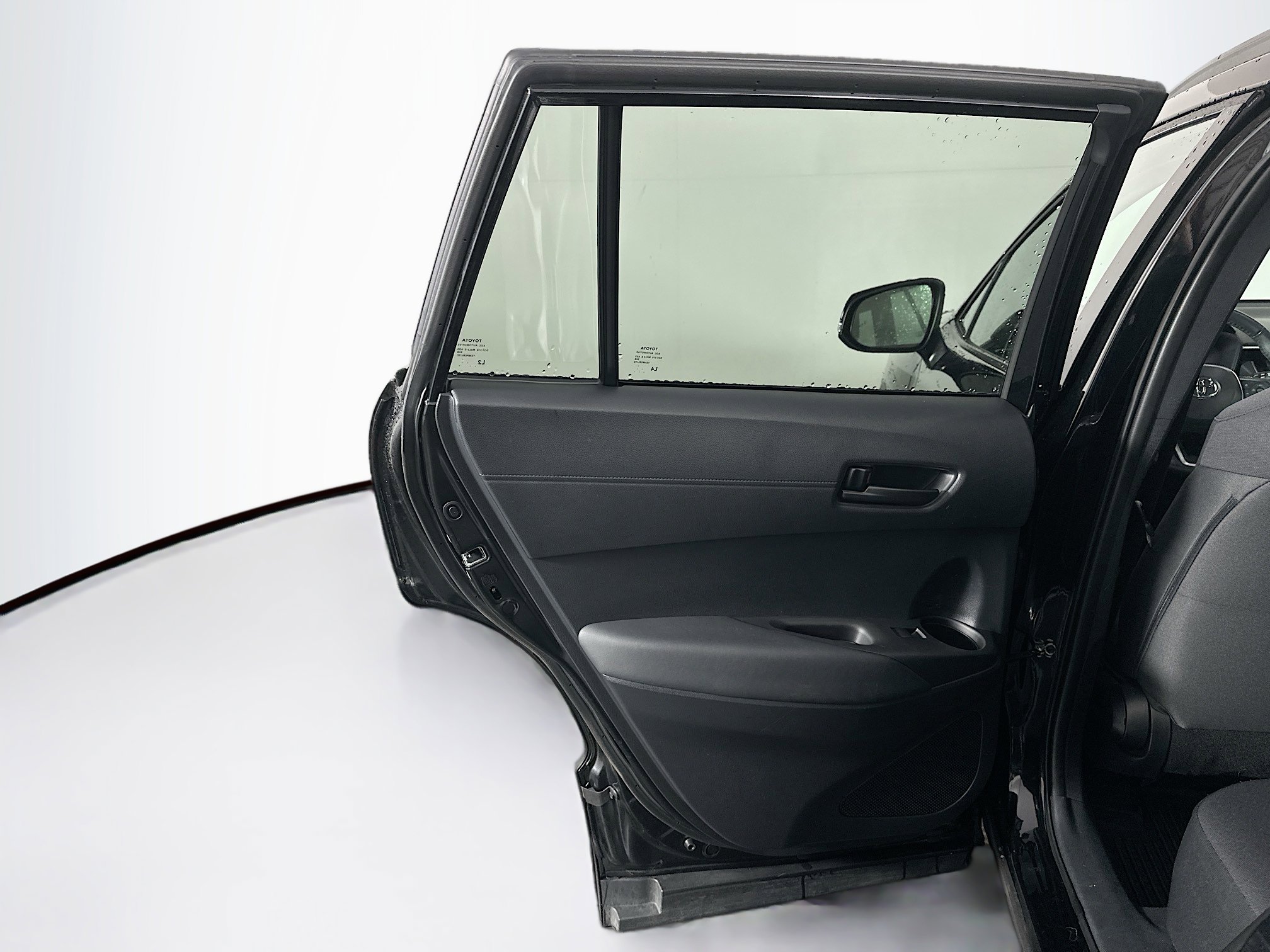 Used 2024 Toyota Corolla Cross LE image 27