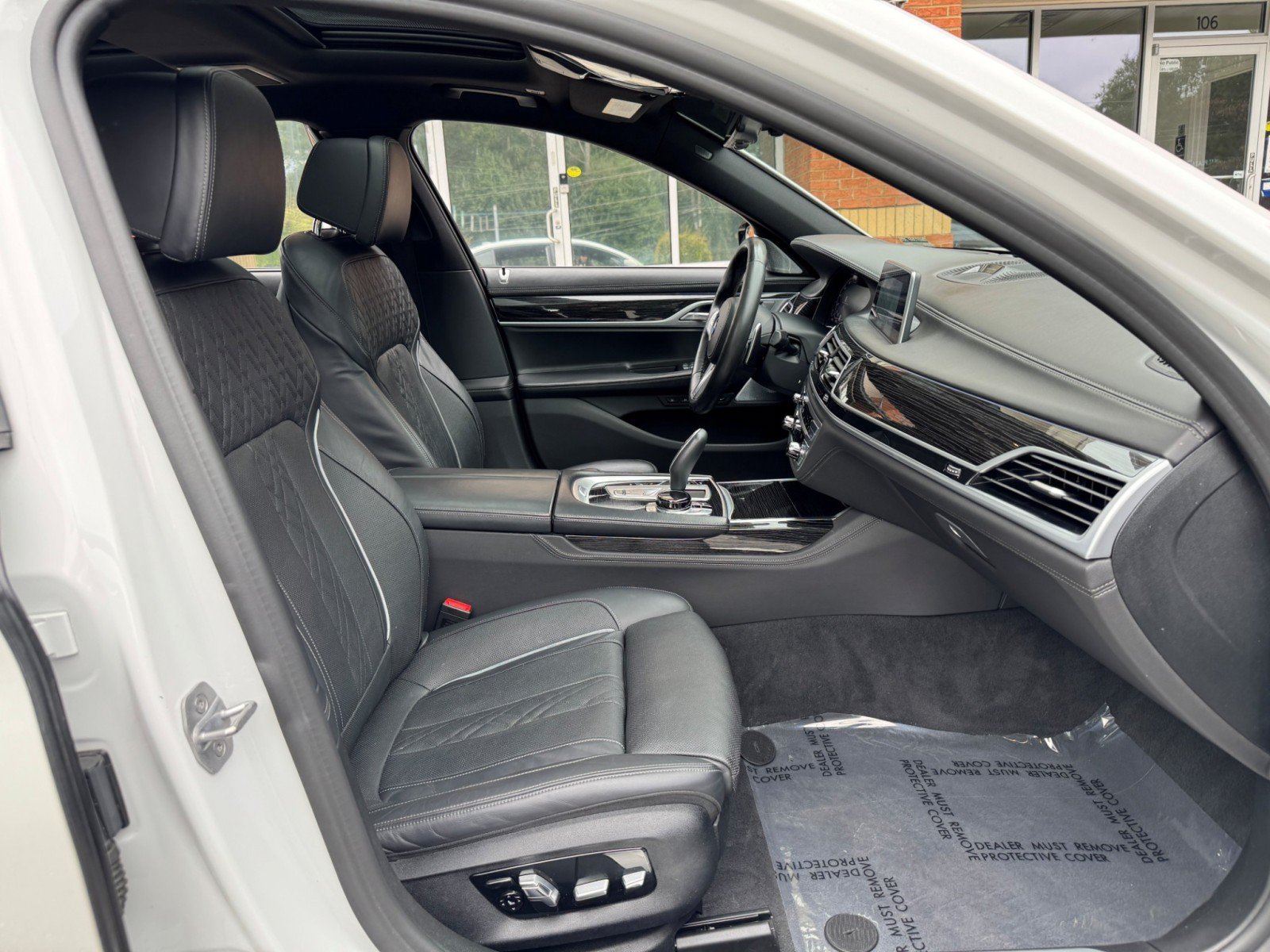 Used 2020 BMW 750i xDrive w/ Executive Package AWD/4WD image 17
