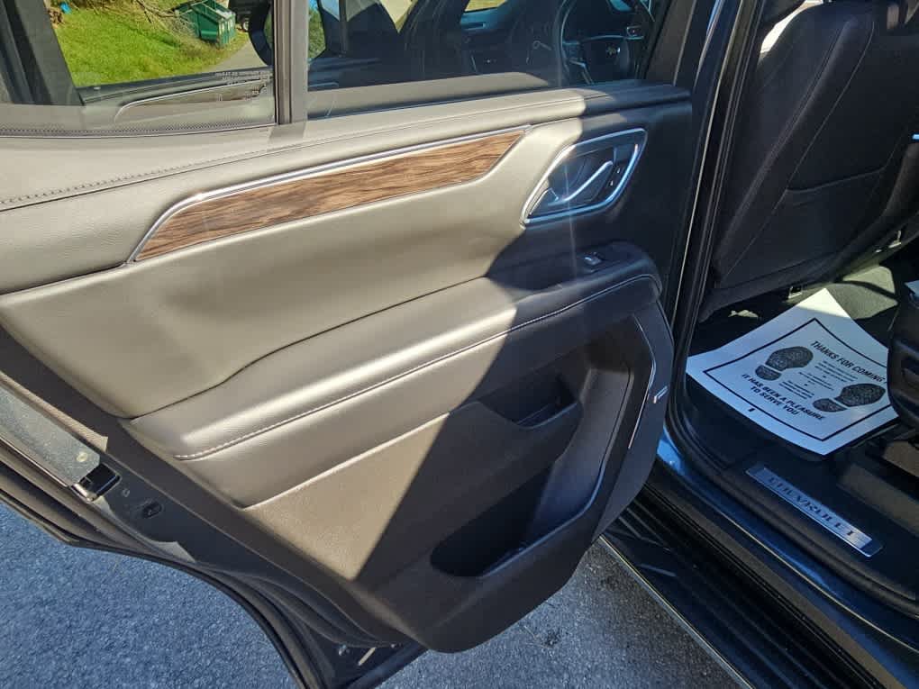 Used 2021 Chevrolet Tahoe LT w/ Luxury Package AWD/4WD image 19