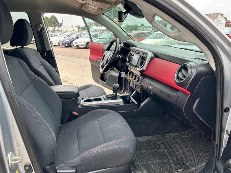 Used 2019 Toyota Tacoma SR5 image 19
