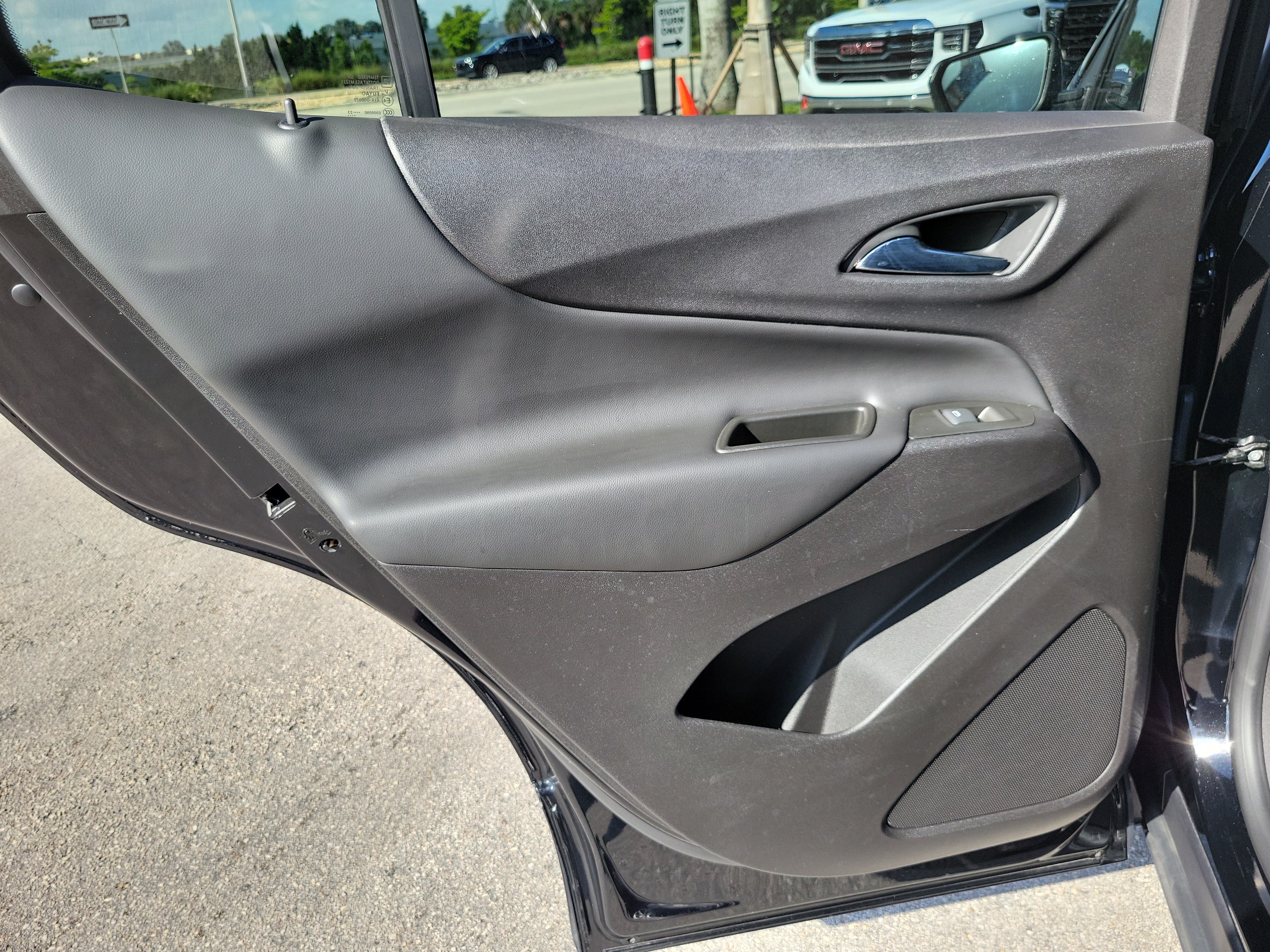 Used 2024 Chevrolet Equinox LT FWD image 26