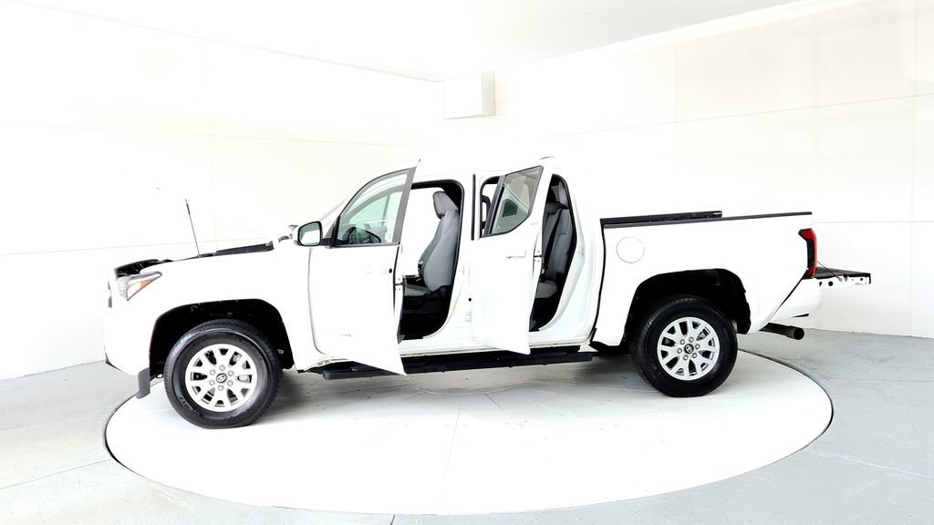 Used 2025 Toyota Tacoma SR5 AWD/4WD image 10